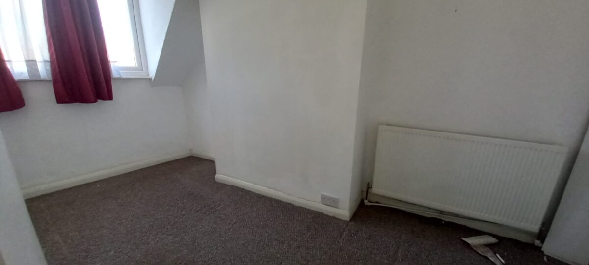 Shop with Flat For Sale, Dagenham, RM8