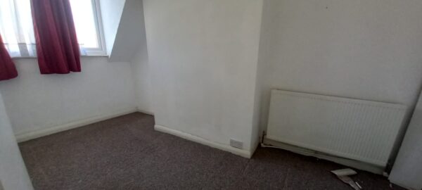 Shop with Flat For Sale, Dagenham, RM8