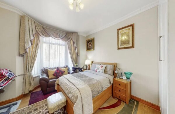 Spacious 8-Bedroom Property for Sale, IG11