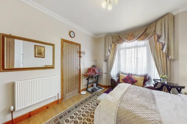 Spacious 8-Bedroom Property for Sale, IG11