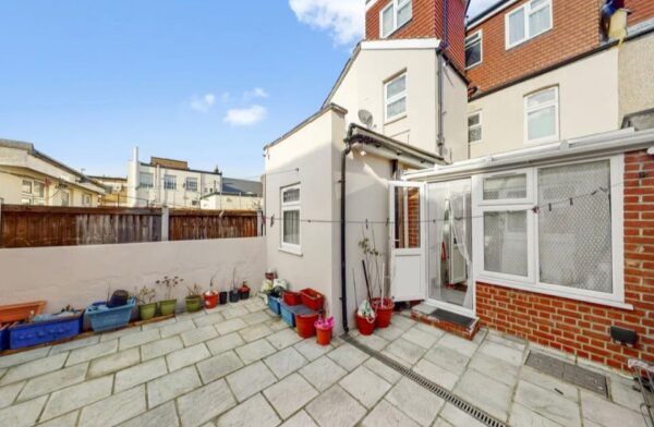 Spacious 8-Bedroom Property for Sale, IG11