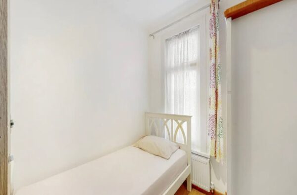 Spacious 8-Bedroom Property for Sale, IG11