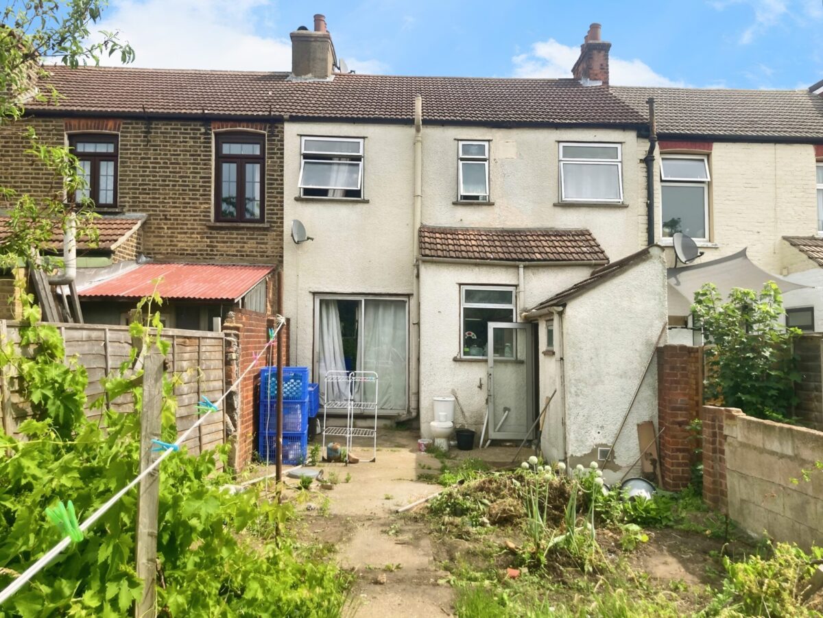 4-Bedroom House for Sale, IG11