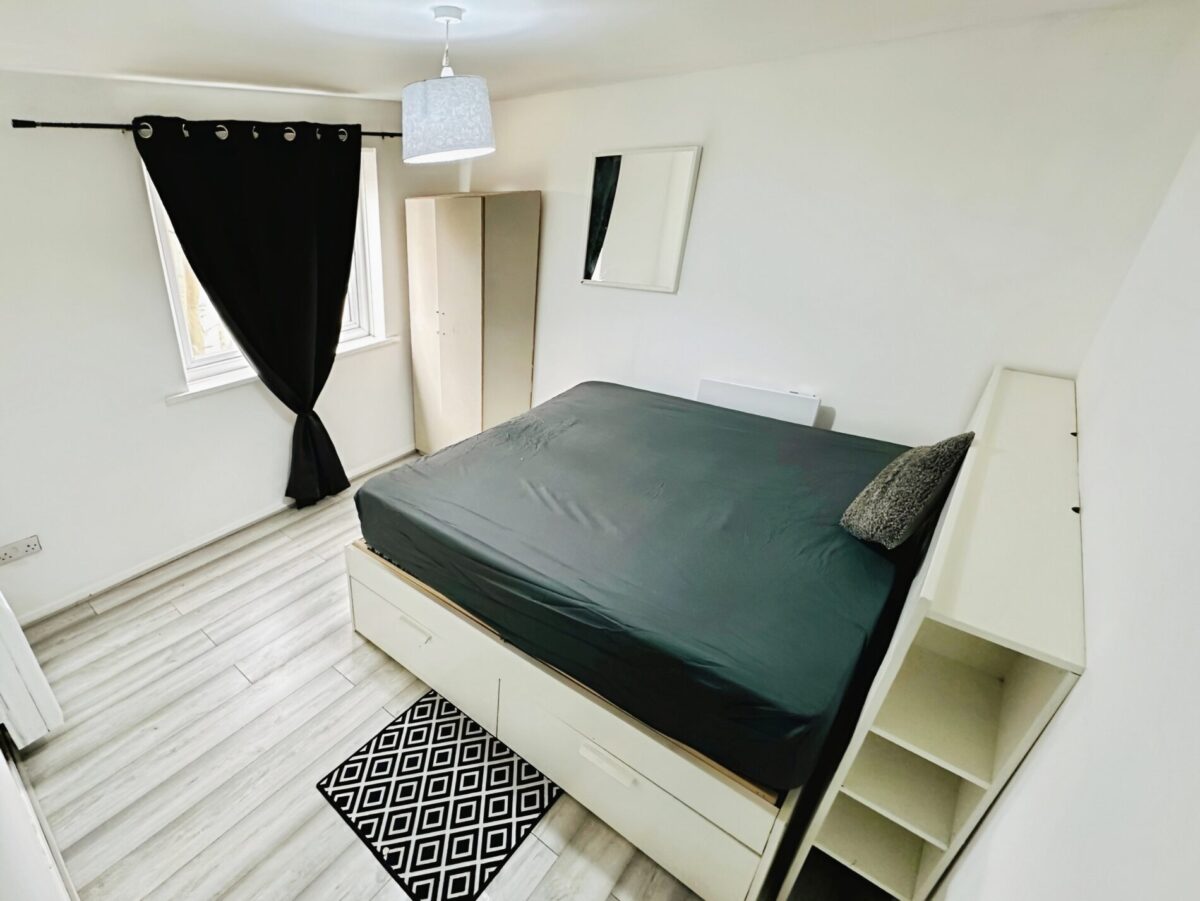 2 Bed Flat For Sale, IG11