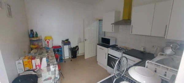 Butcher Shop with 2-Bedroom Flat, IG11
