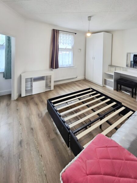 2-Bedroom House For Rent Barking, IG11