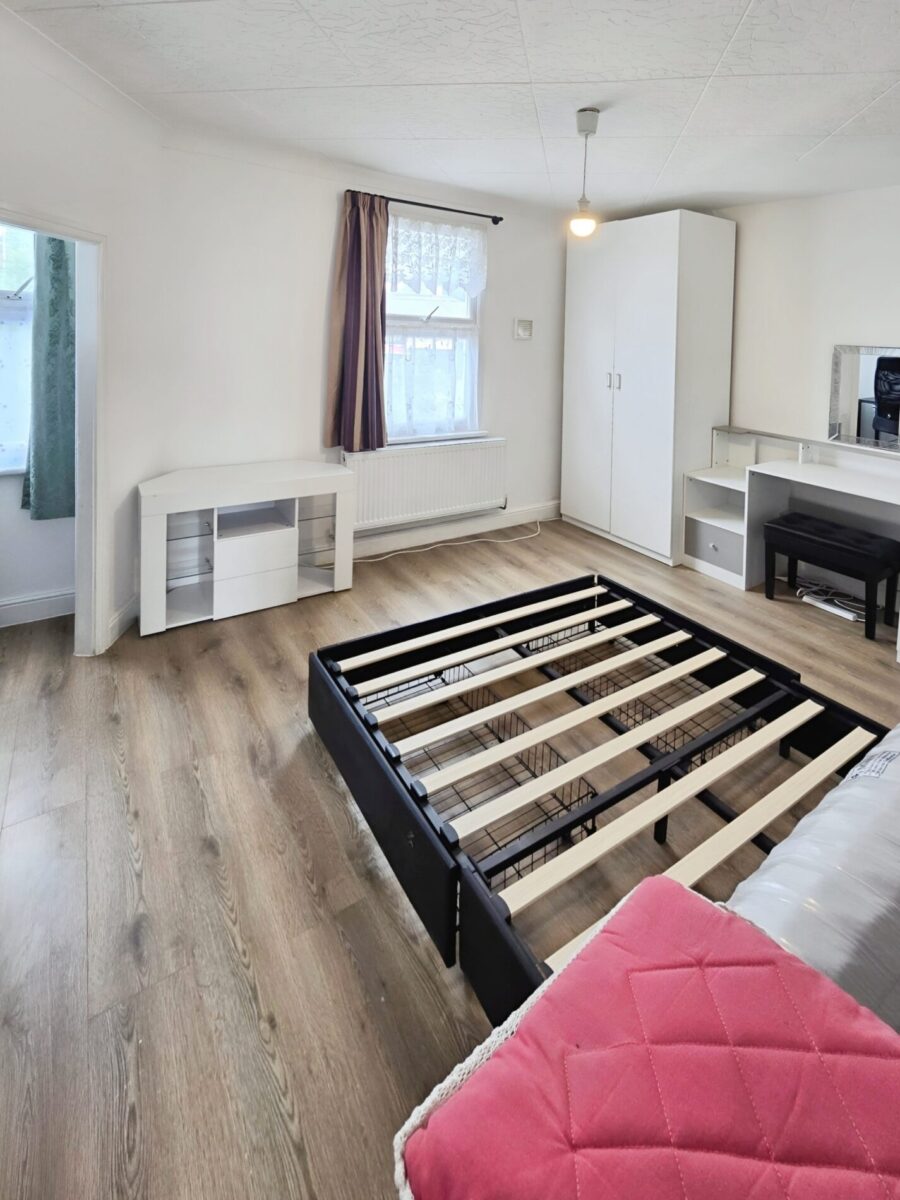 2-Bedroom House For Rent Barking, IG11
