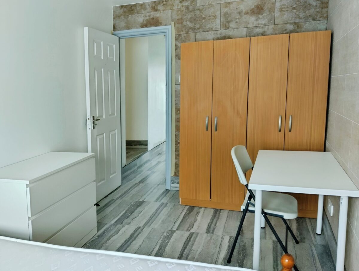 Four-Bedroom Flat  for Rent, Ilford IG1