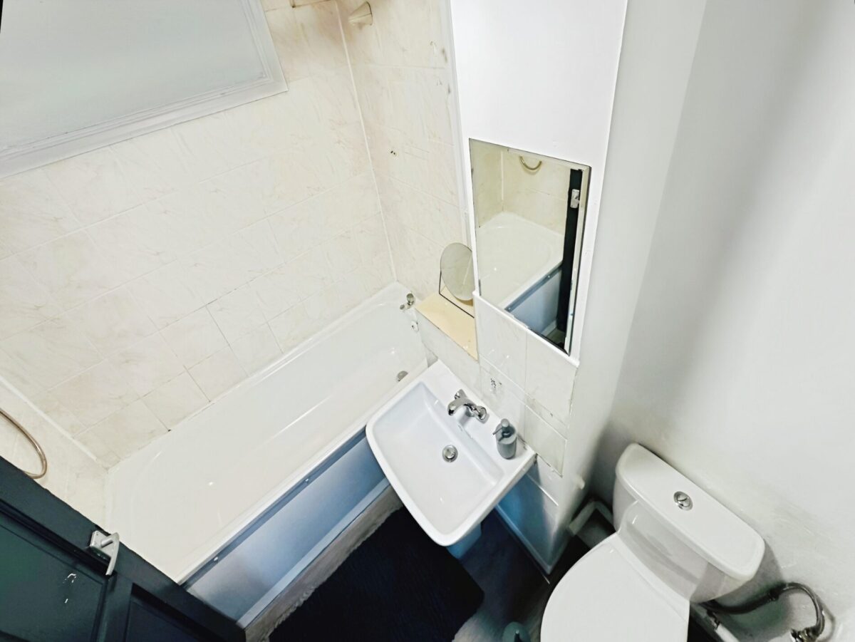 2 Bed Flat For Sale, IG11