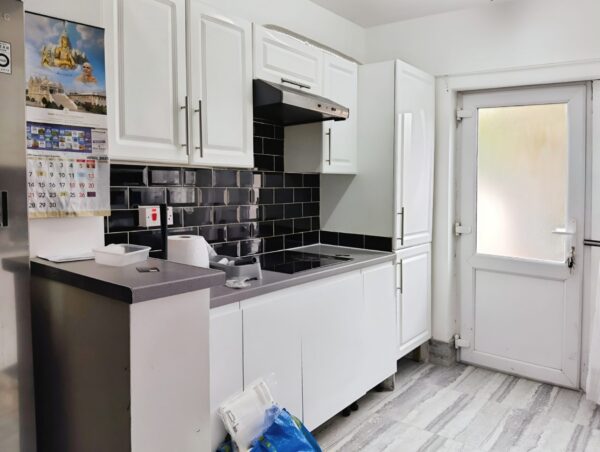 Four-Bedroom Flat  for Rent, Ilford IG1