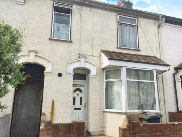 4-Bedroom House for Sale, IG11
