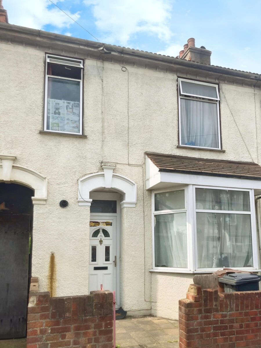 4-Bedroom House for Sale, IG11