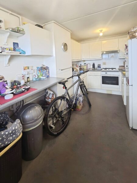 2-Bedroom Maisonette For Sale, IG7