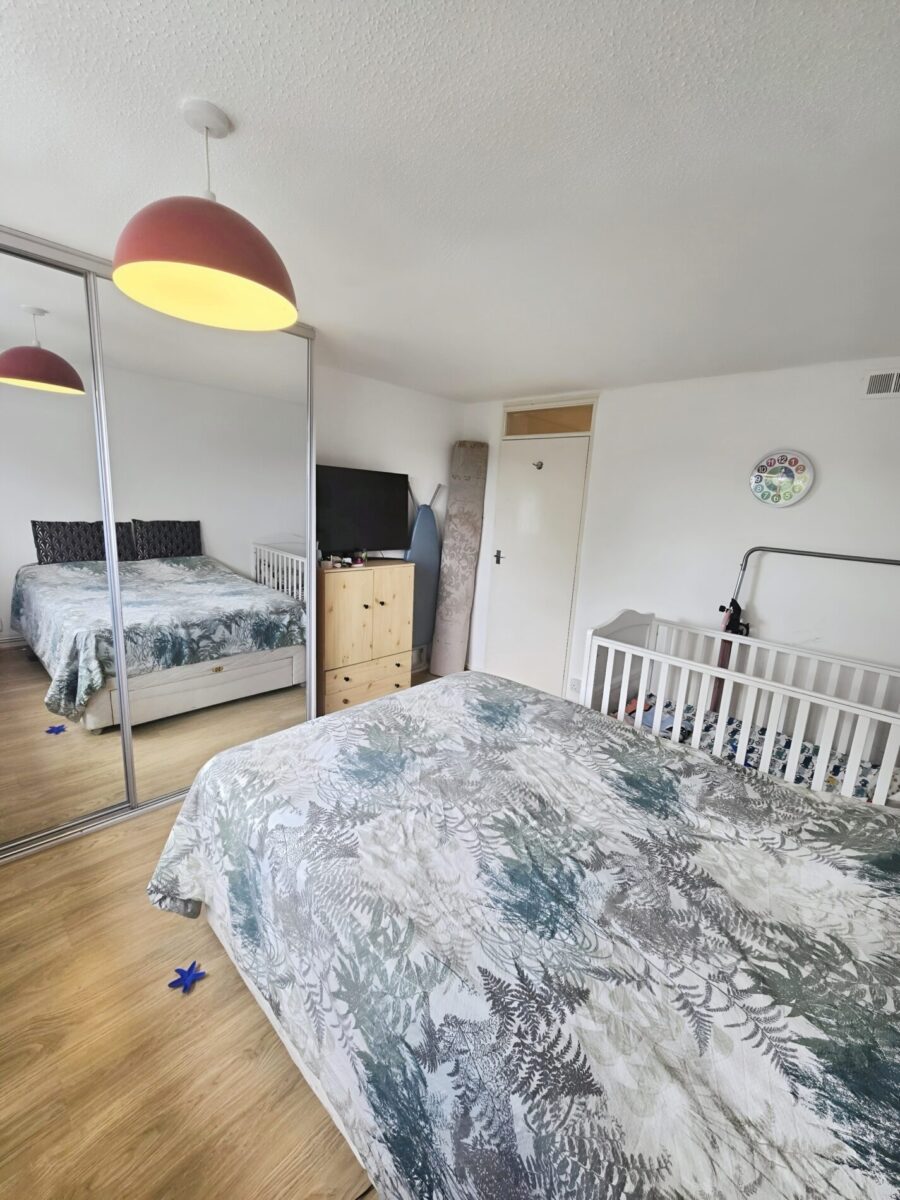 2-Bedroom Maisonette For Sale, IG7