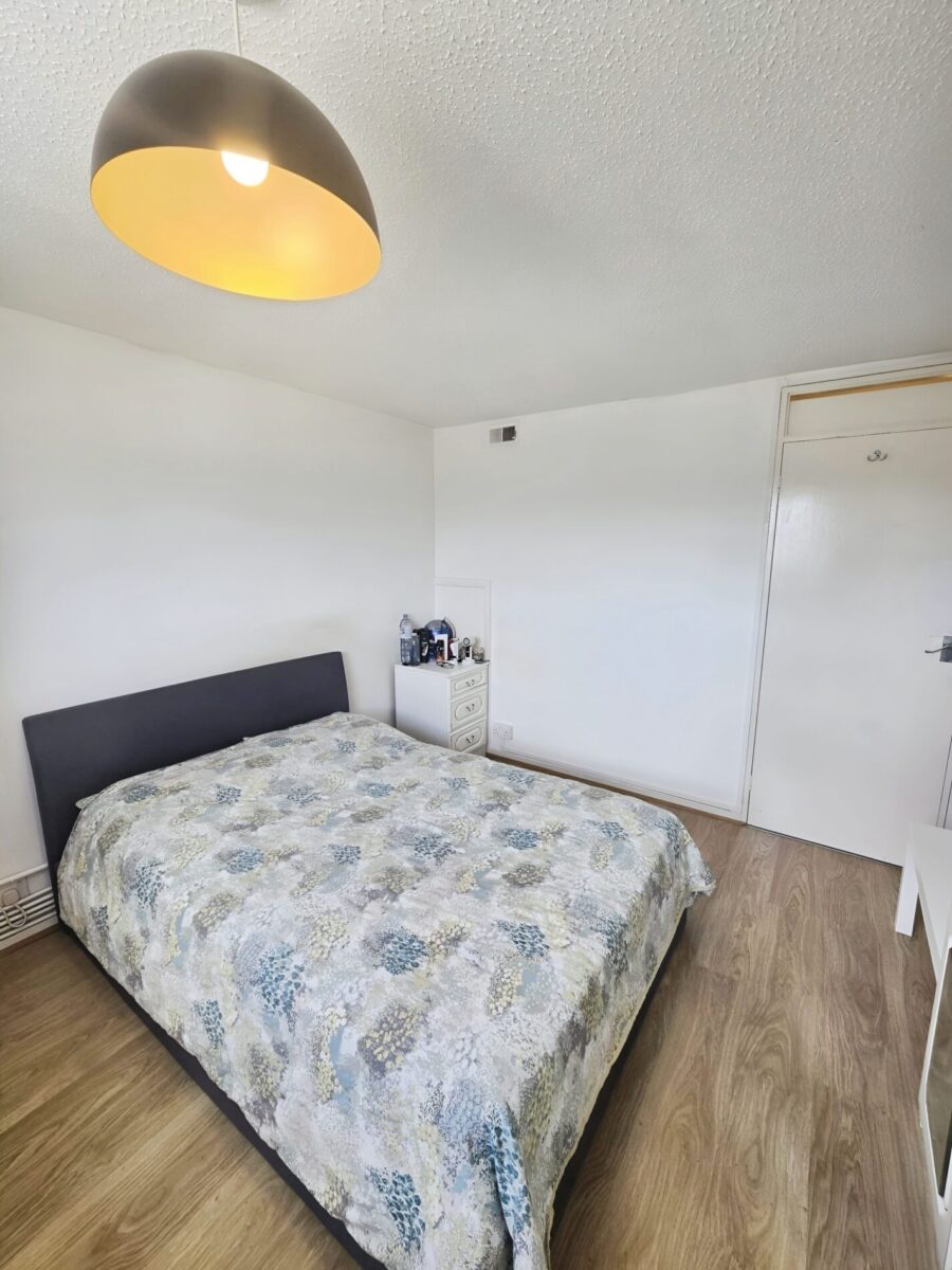 2-Bedroom Maisonette For Sale, IG7