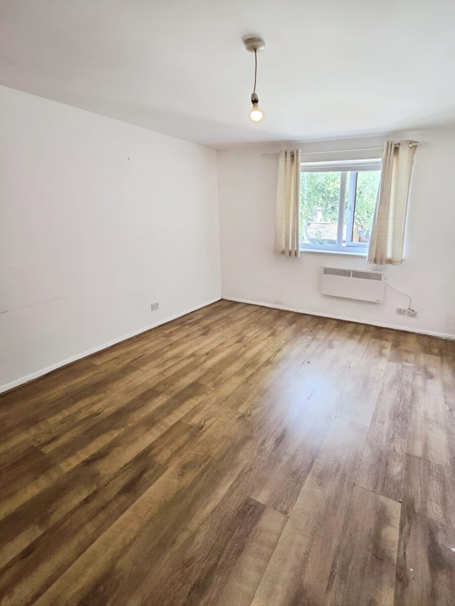 One-Bedroom Flat for Sale, IG11