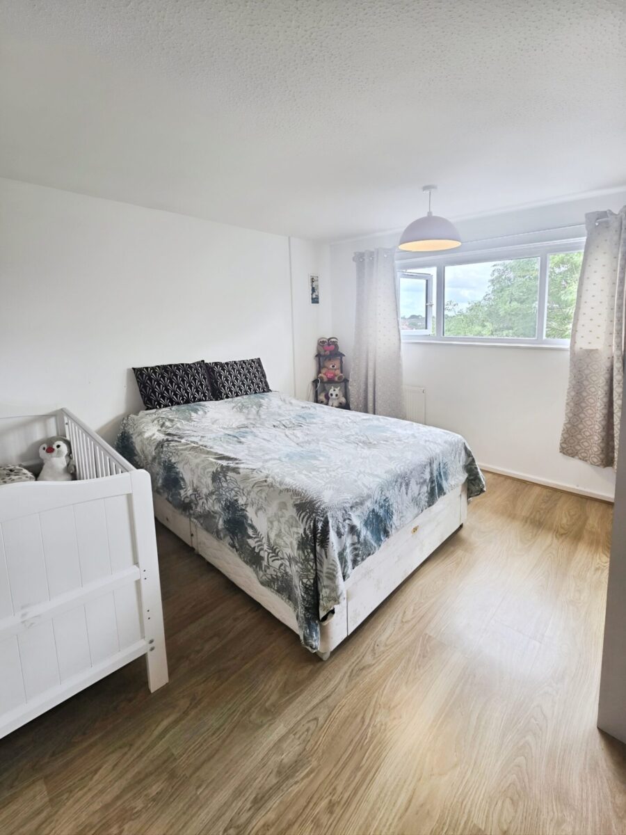 2-Bedroom Maisonette For Sale, IG7