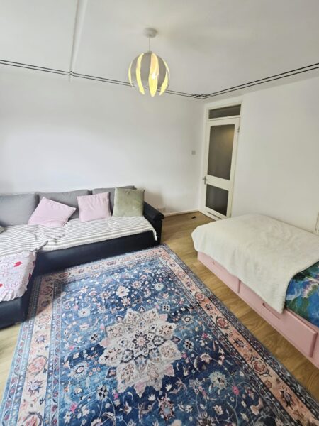 2-Bedroom Maisonette For Sale, IG7