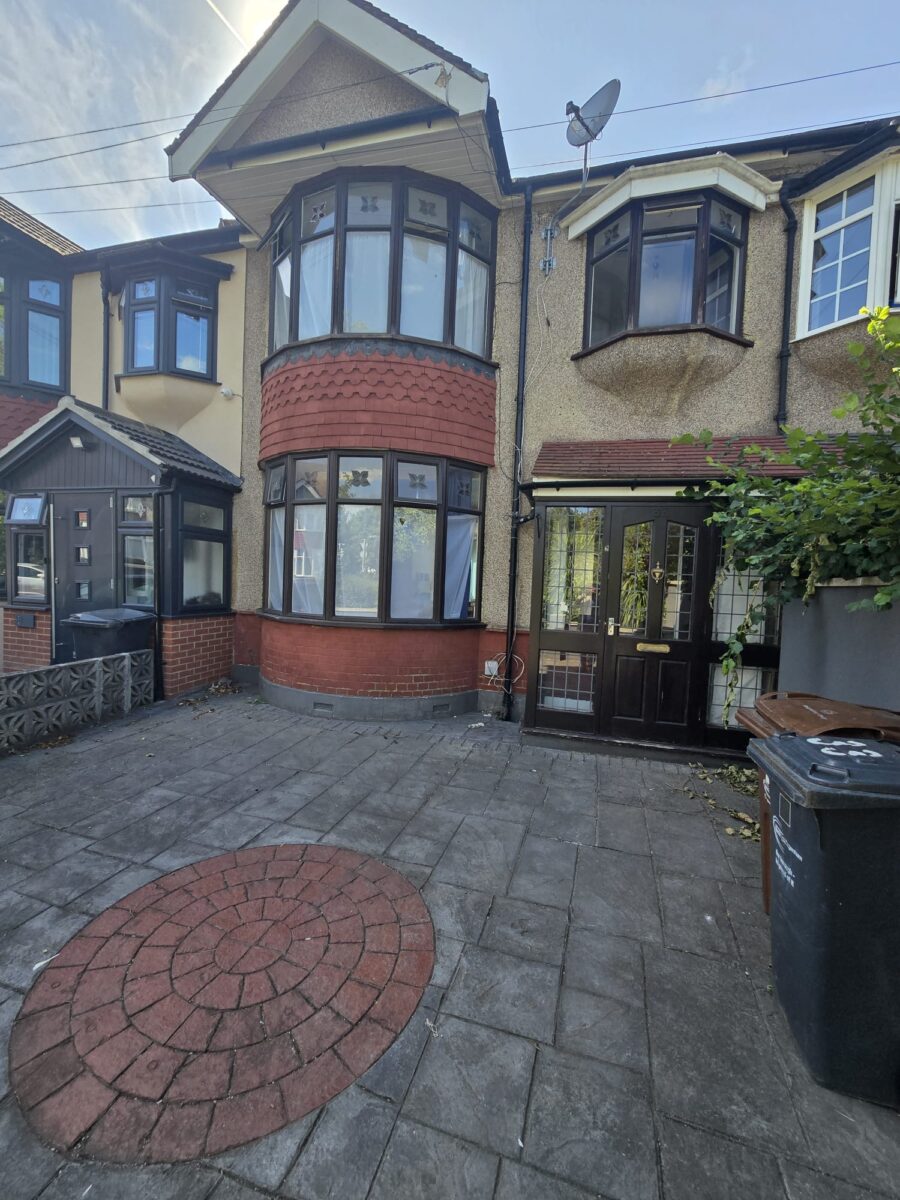 Spacious 4-5 Bedroom House For Rent, IG11