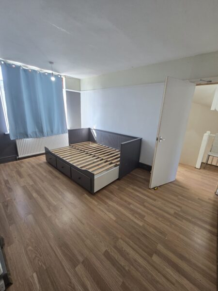 Spacious 4-5 Bedroom House For Rent, IG11