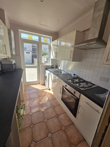 Spacious 4-5 Bedroom House For Rent, IG11