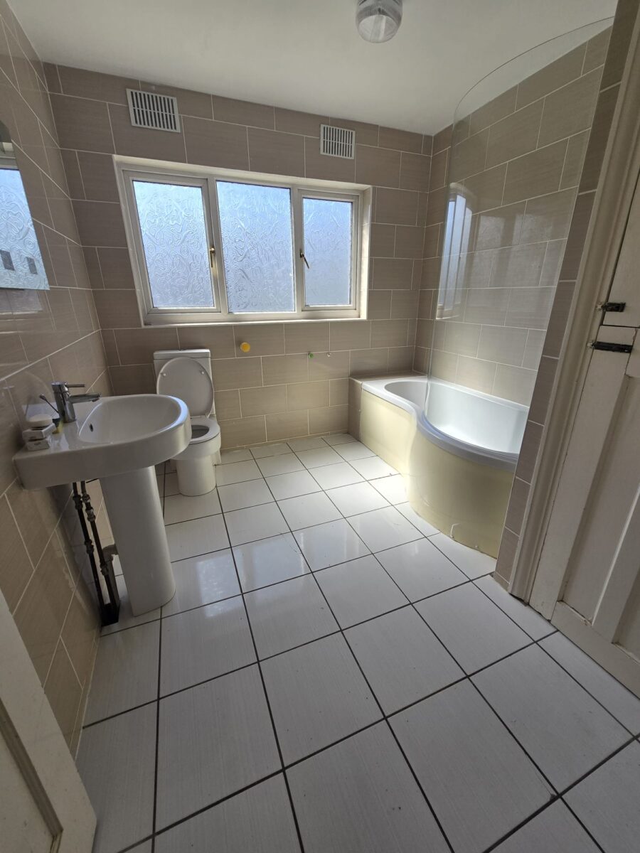 Spacious 4-5 Bedroom House For Rent, IG11