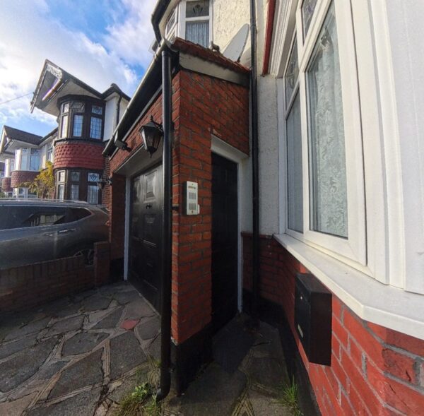 1-Bedroom Flat Available to Rent, IG11