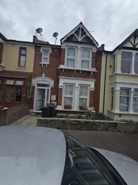 2 Separate One-Bedroom Flats  For Sale, IG11