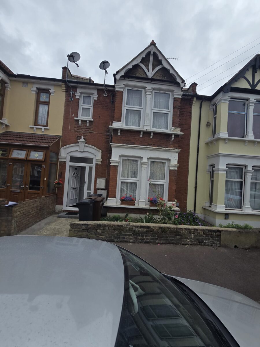 2 Separate One-Bedroom Flats  For Sale, IG11