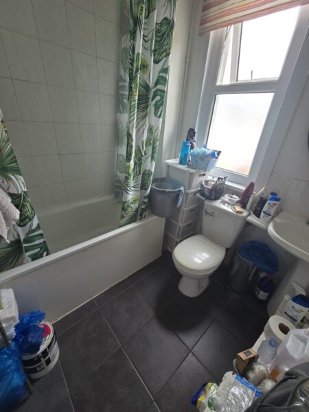 2 Separate One-Bedroom Flats  For Sale, IG11