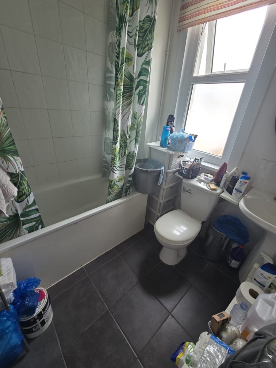 2 Separate One-Bedroom Flats  For Sale, IG11