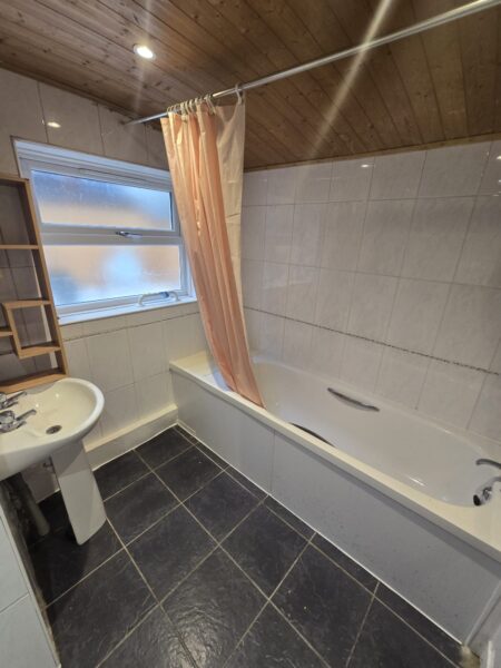 4 Bedroom Terraced House to Ket in IG1 2PA