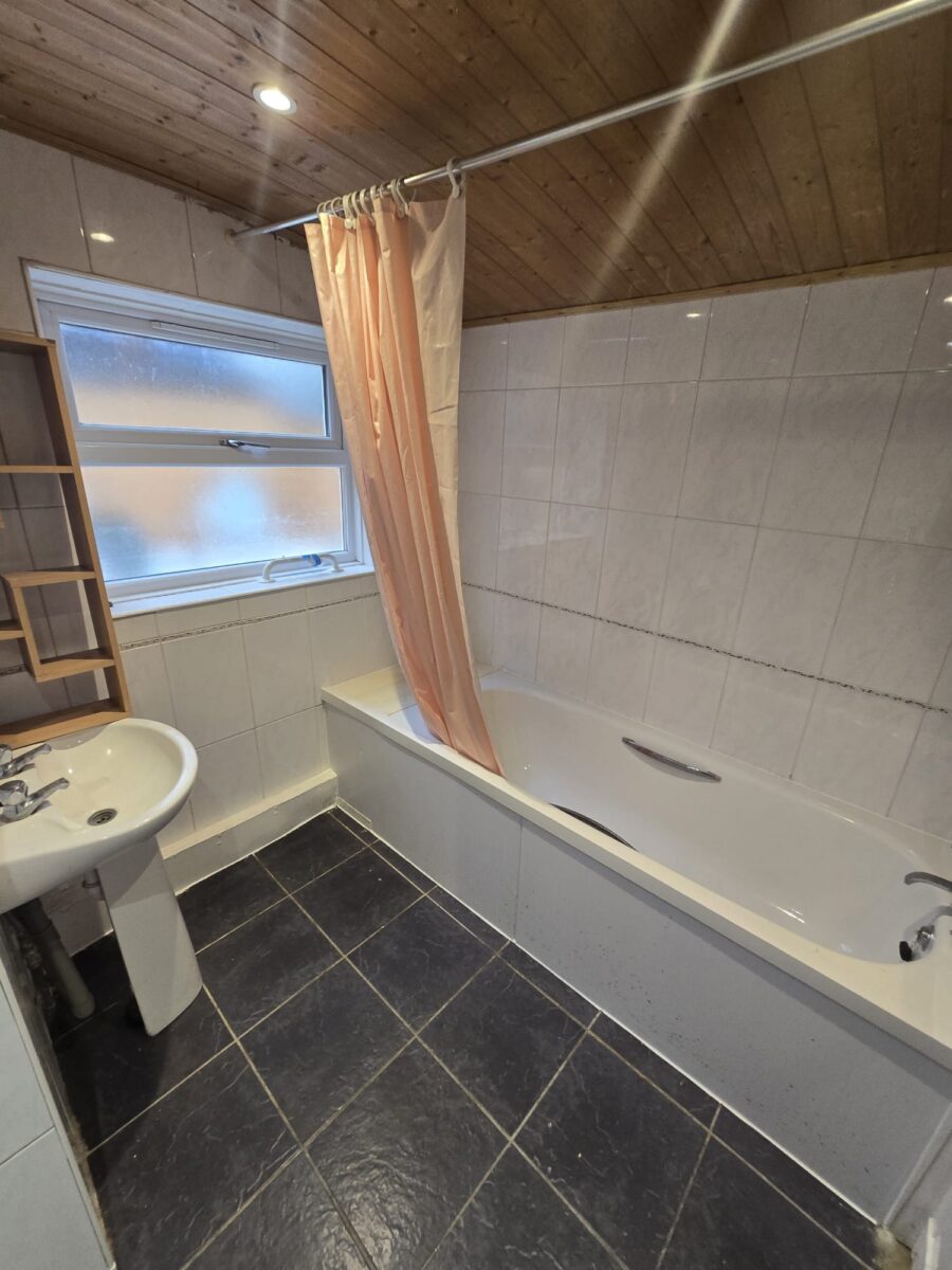 4 Bedroom Terraced House to Ket in IG1 2PA