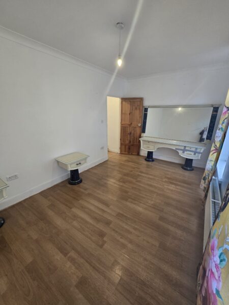 4 Bedroom Terraced House to Ket in IG1 2PA