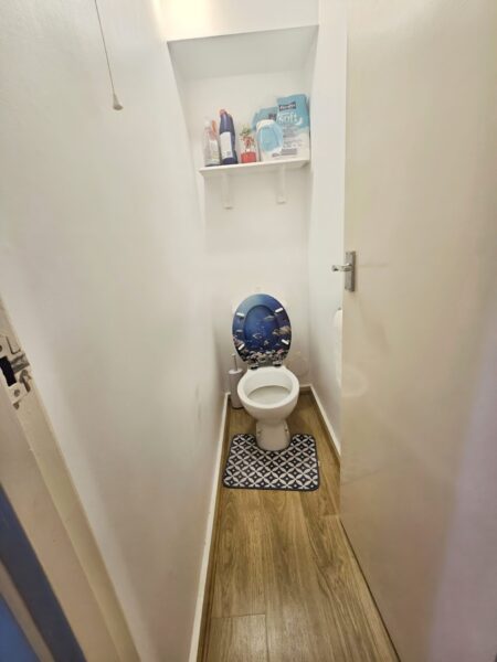 2-Bedroom Maisonette For Sale, IG7