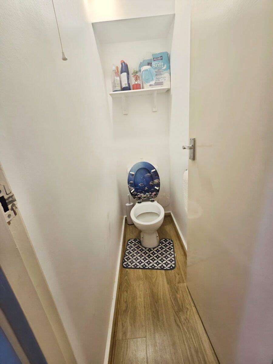 2-Bedroom Maisonette For Sale, IG7