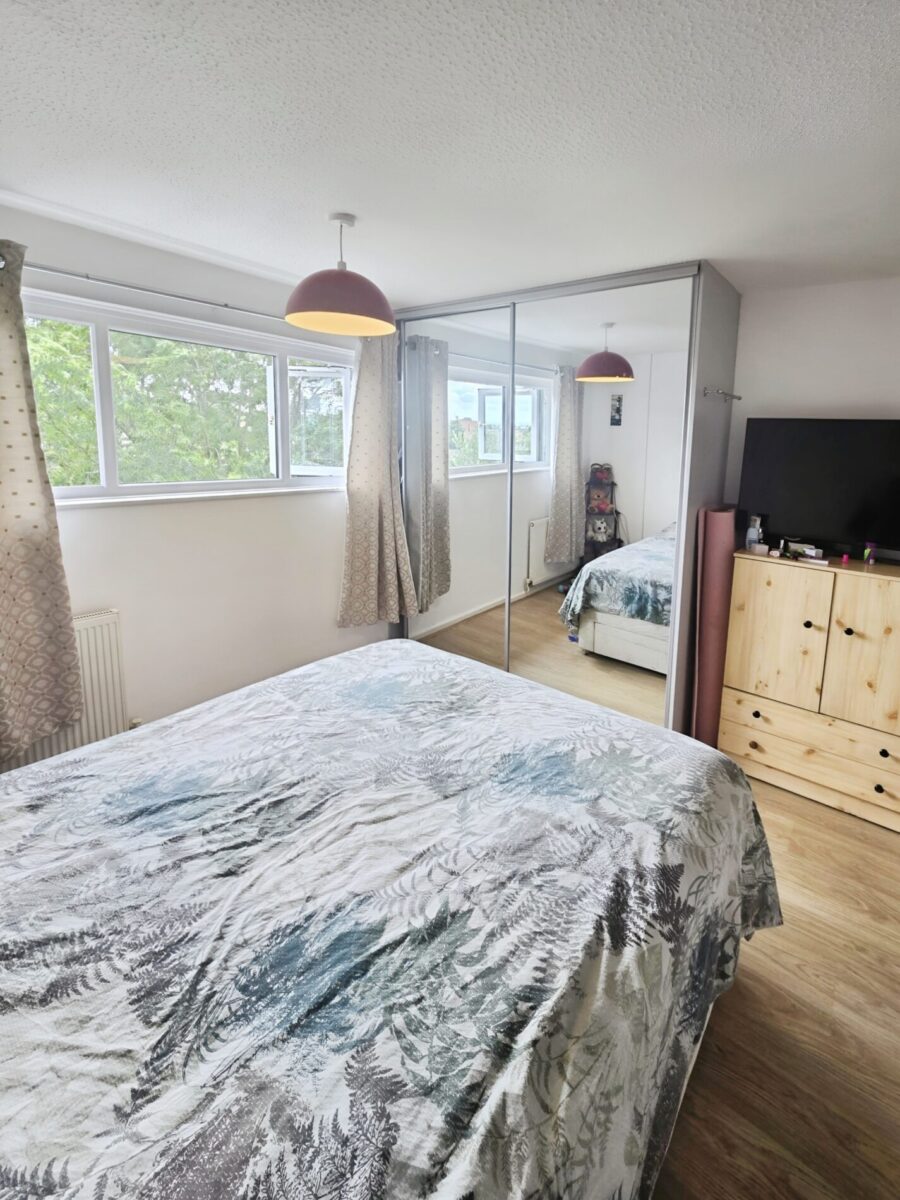2-Bedroom Maisonette For Sale, IG7