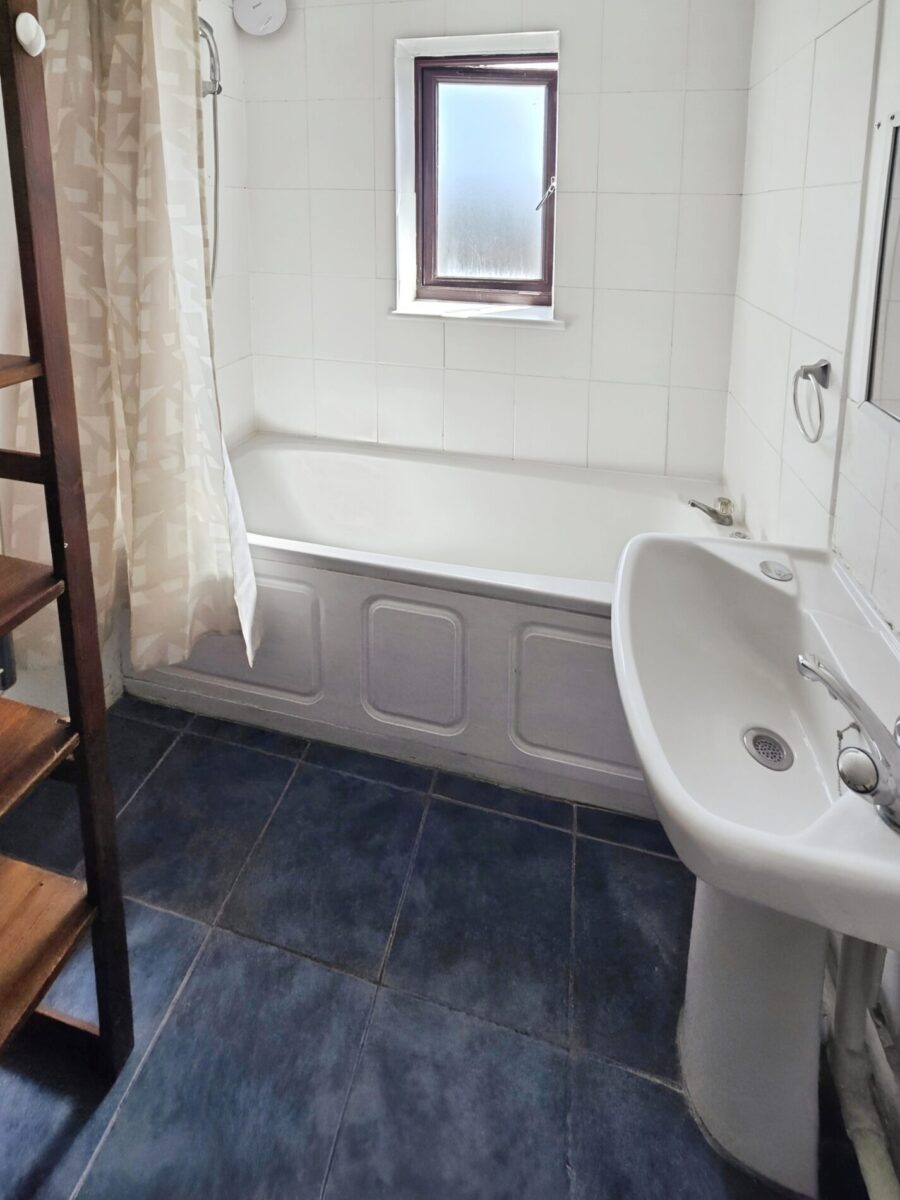 One-Bedroom Flat for Sale, IG11