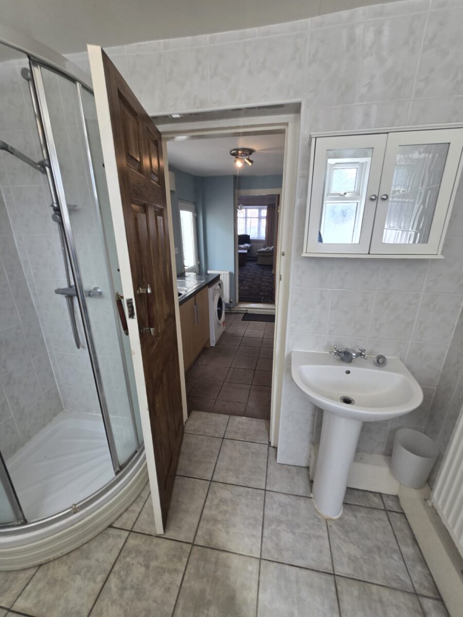 3-Bedroom House for Rent – Newly Refurbished – Barking