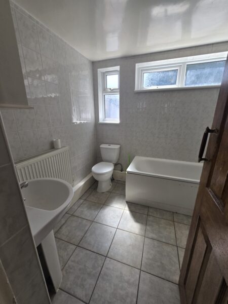 3-Bedroom House for Rent – Newly Refurbished – Barking