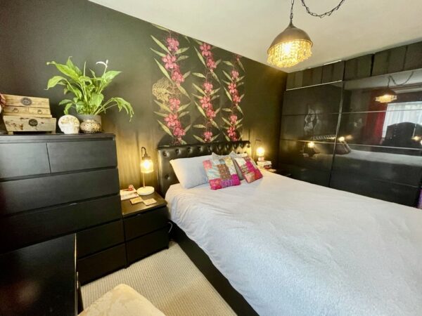 A Stunning 2 Bed Ground Floor Apartment, SW16