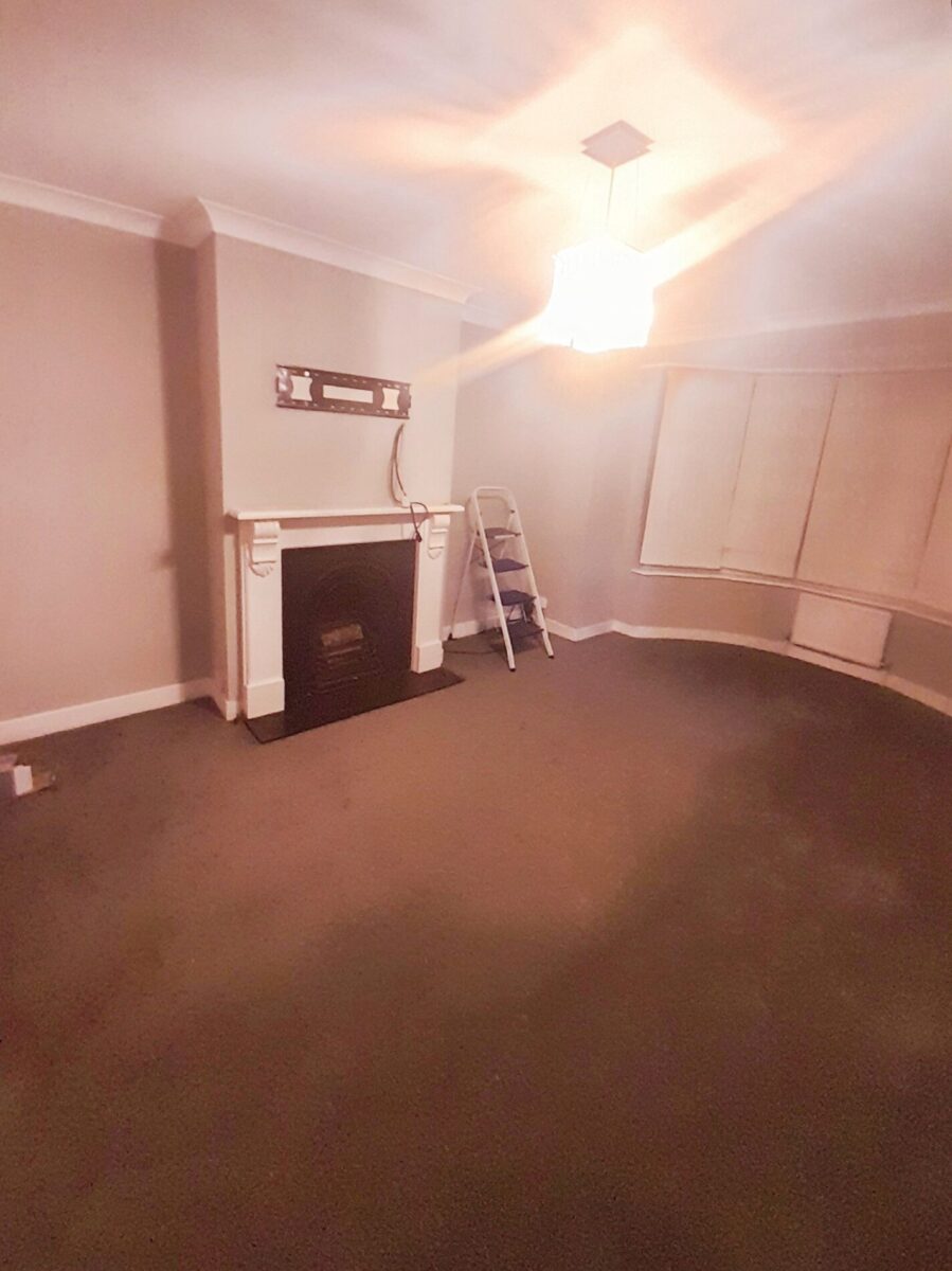 Semi Detached House For Rent, IG6