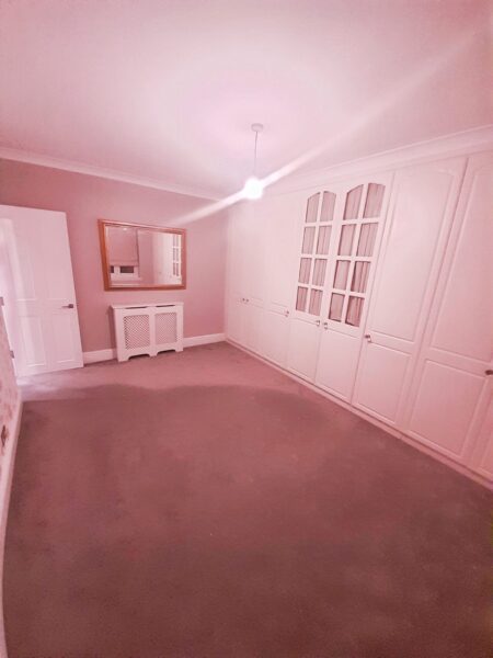 Semi Detached House For Rent, IG6