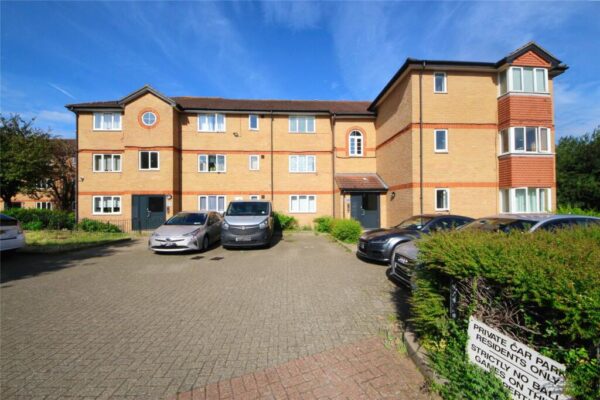 One Bedroom Flat Property for Sale E6
