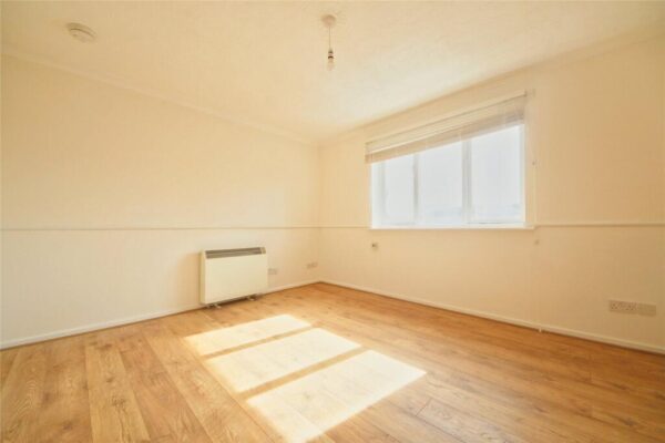 One Bedroom Flat Property for Sale E6