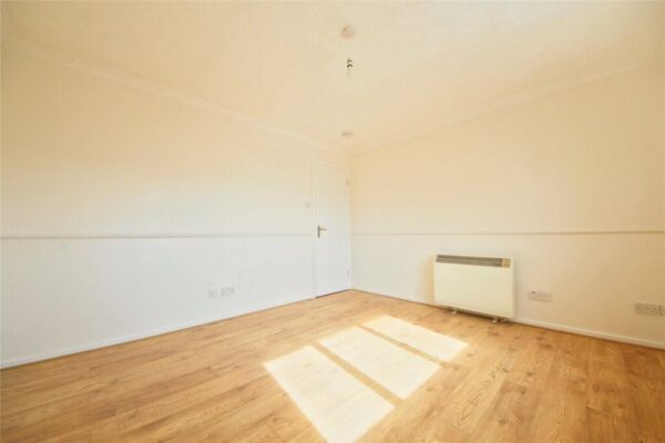 One Bedroom Flat Property for Sale E6