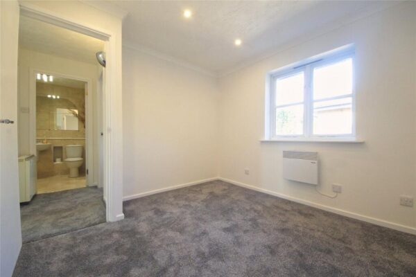 One Bedroom Flat Property for Sale E6