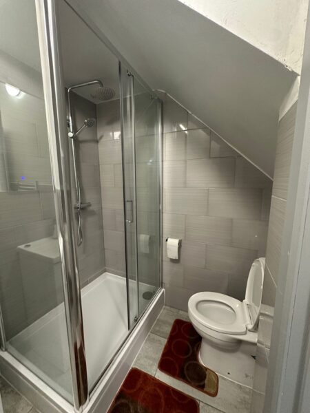 8A chapel rd Ilford London IG1 2AG