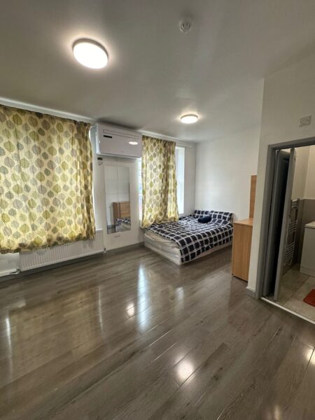 8A chapel rd Ilford London IG1 2AG