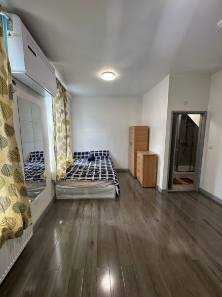 8A chapel rd Ilford London IG1 2AG